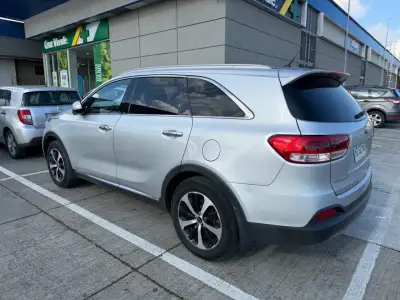 SUV Kia Sorento 2015 en buen estado - miniatura 3