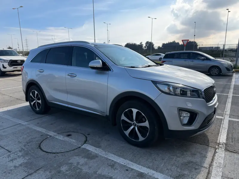 SUV Kia Sorento 2015 en buen estado - 4