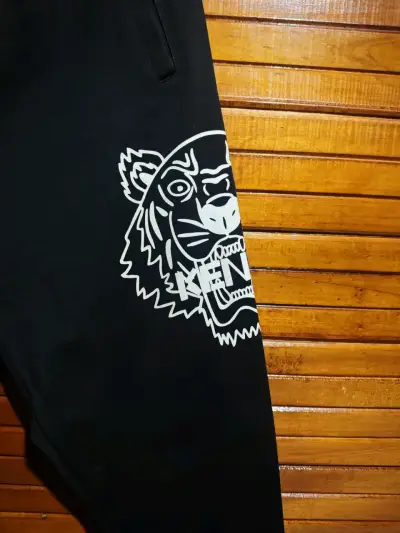 Buzo Kenzo negro con diseño de tigre talla XL - miniatura 4