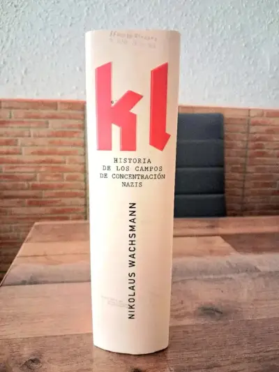 Libro 'KL: Historia de los Campos de Concentración Nazis' de Nikolaus Wachsmann - miniatura 4