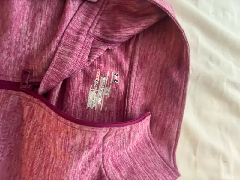 Polera deportiva morada Under Armour para mujer - 3