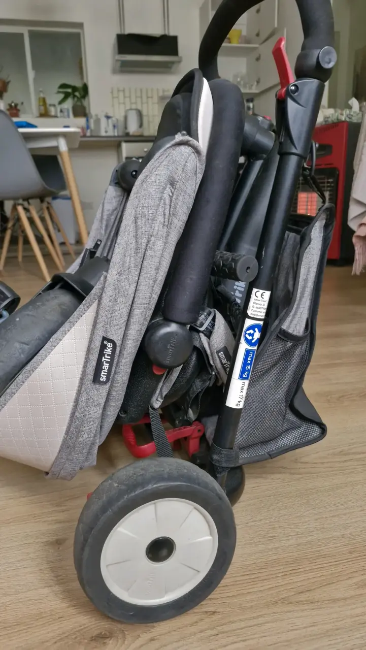 Triciclo para niños SmarTrike con toldo plegable. - 2