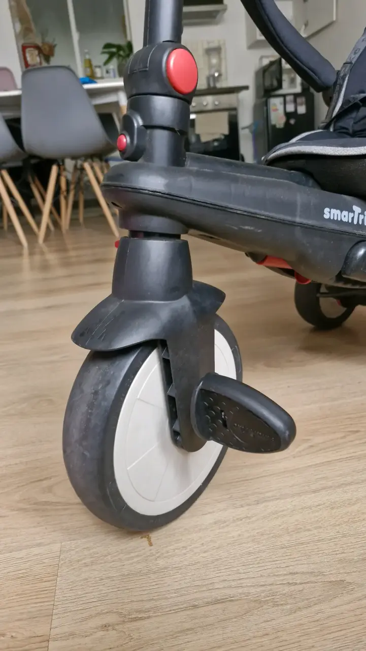 Triciclo para niños SmarTrike con toldo plegable. - 5