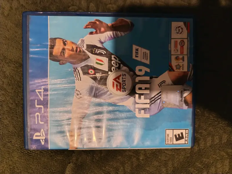 Juego FIFA 19 para PS4 en buen estado - 1