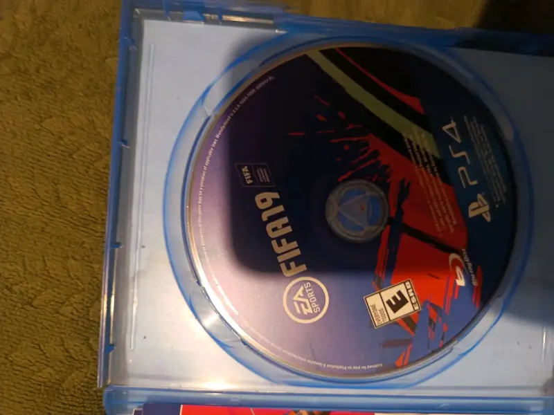 Juego FIFA 19 para PS4 en buen estado - 2