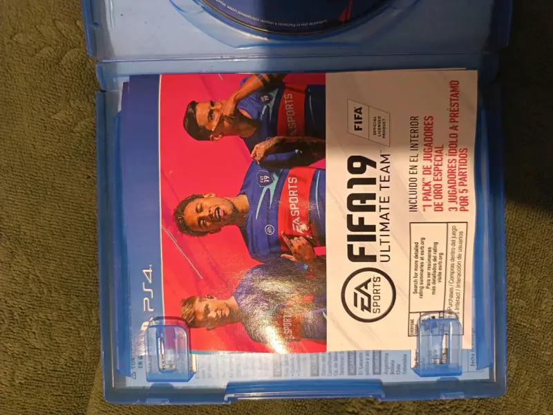 Juego FIFA 19 para PS4 en buen estado - 3