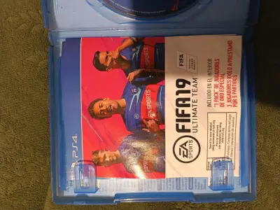 Juego FIFA 19 para PS4 en buen estado - miniatura 3