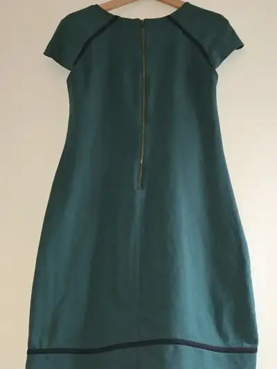 Vestido verde Mossimo elegante con detalles negros - miniatura 3