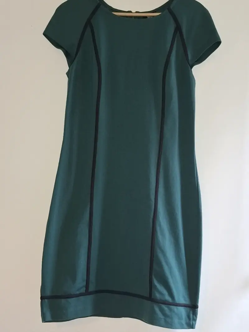 Vestido verde Mossimo elegante con detalles negros - 4