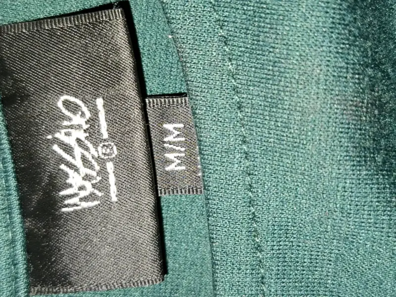 Vestido verde Mossimo elegante con detalles negros - 5