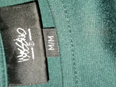 Vestido verde Mossimo elegante con detalles negros - miniatura 5