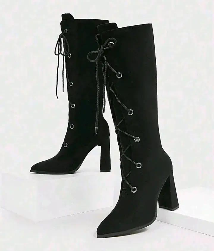Botas negras de tacón alto con cordones - 4