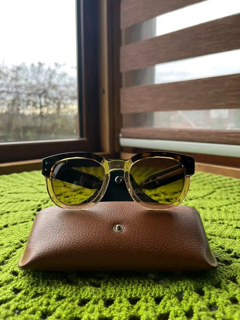 Gafas de sol estilo retro con estuche - 1