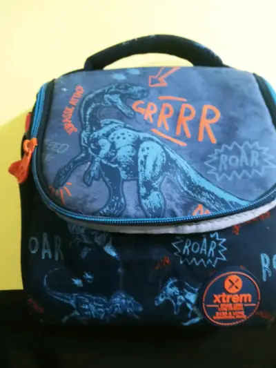 Lonchera infantil Xtrem con diseño de dinosaurios - miniatura 3