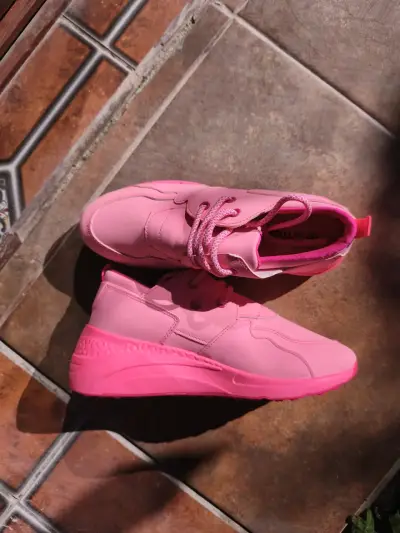 Zapatillas deportivas rosadas para mujer - miniatura 2