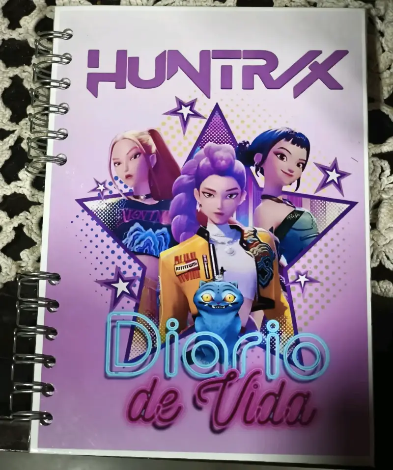 Diario de Vida Huntrix con Diseño Colorido - 1