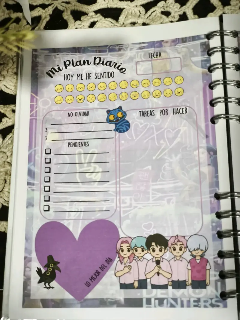 Diario de Vida Huntrix con Diseño Colorido - 4