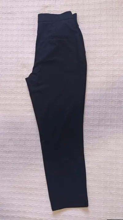 Conjunto de blusa roja y pantalón negro para mujer - miniatura 3