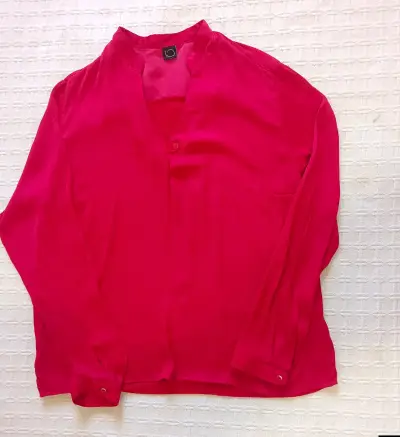 Conjunto de blusa roja y pantalón negro para mujer - miniatura 5