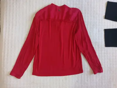 Conjunto de blusa roja y pantalón negro para mujer - miniatura 6