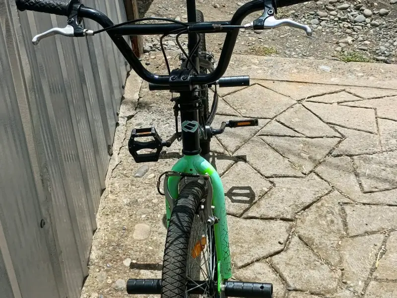 Bicicleta BMX Begatti Negra y Verde - 2