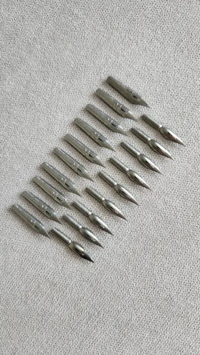 Antiguas plumillas fabricadas en Inglaterra - miniatura 2