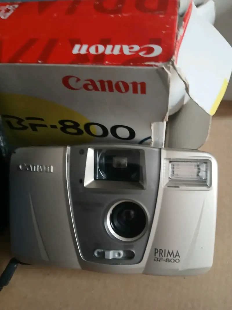 Cámara analógica Canon Prima BF-800 con flash