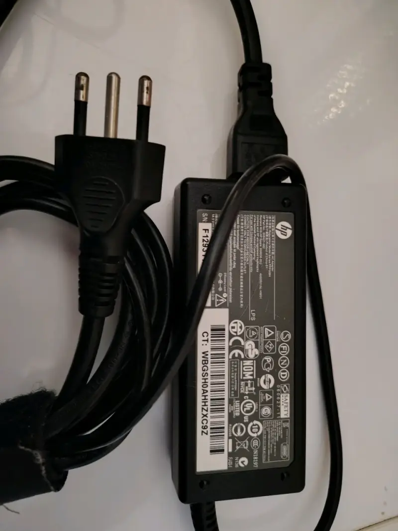 Cargador HP para laptop 65W - 1