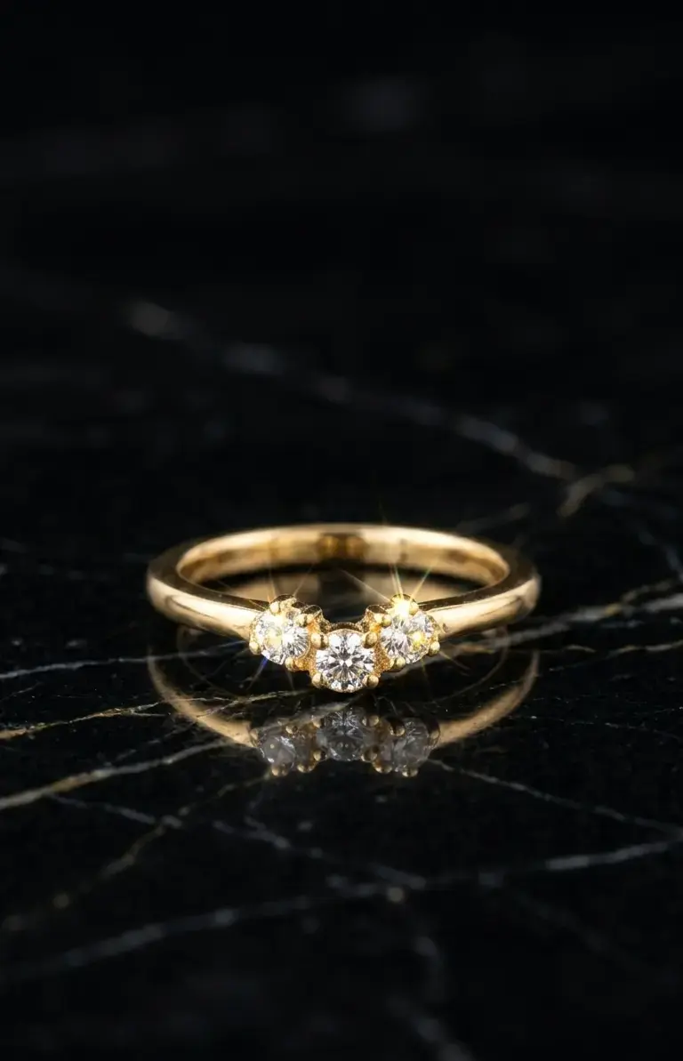 Anillo V-Shape con Tres Circones - 1
