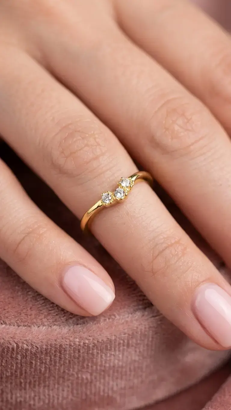 Anillo V-Shape con Tres Circones - 2