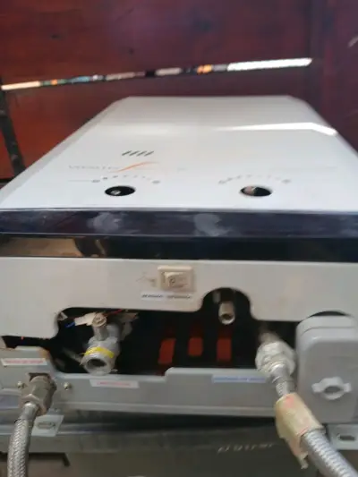 Calefón a gas para repuestos o reparación - miniatura 4
