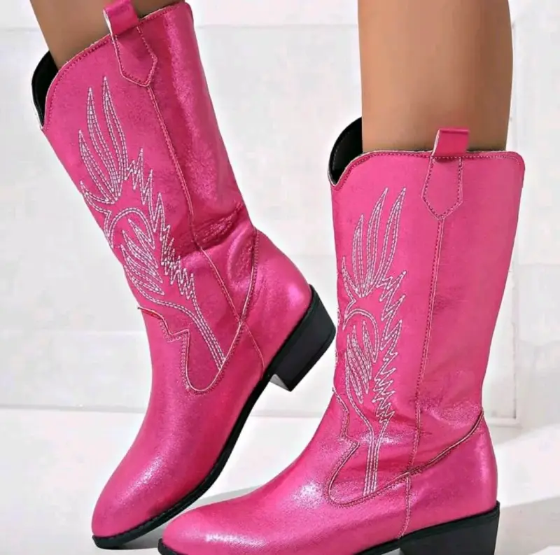 Botas vaqueras rosas con diseño bordado - 2