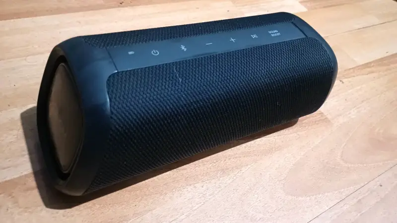 Parlante Bluetooth portátil con sonido potente - 1