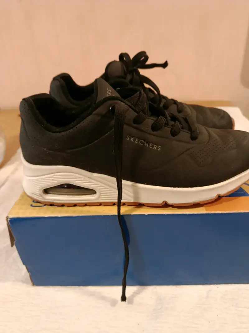 Zapatillas negras Skechers para mujer - 1