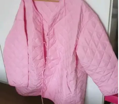 Chaqueta acolchada rosa con lazos - miniatura 5