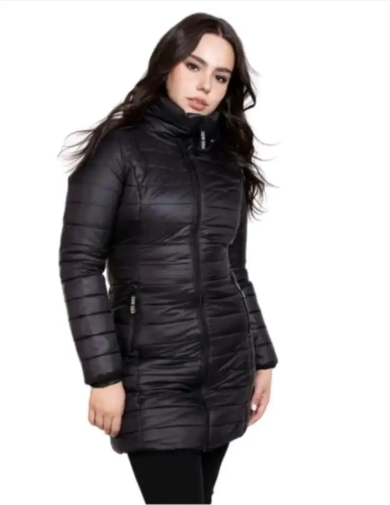 Abrigo de invierno acolchado negro para mujer