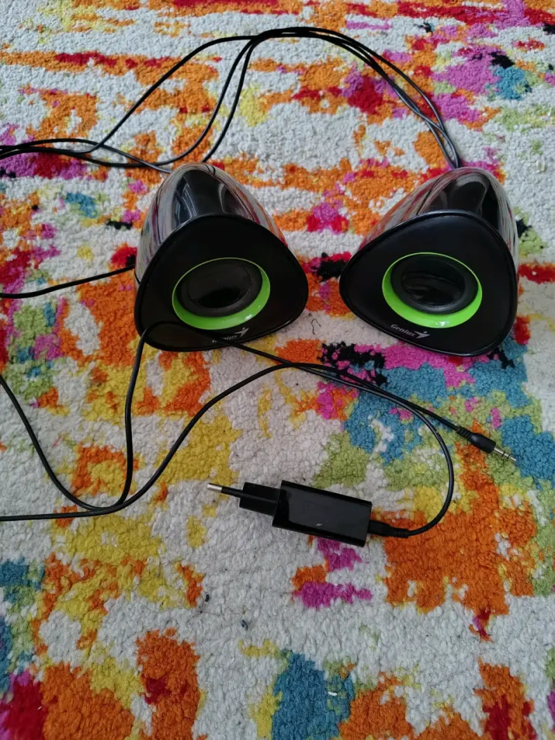Parlantes Genius USB con diseño moderno - 1