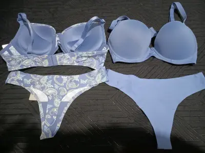 Conjunto de lencería azul con estampado floral - miniatura 3