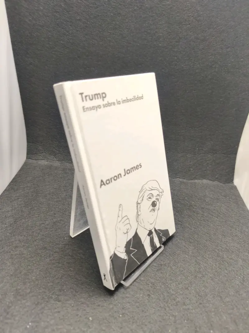 Libro 'Trump: Ensayo sobre la imbecilidad' de Aaron James - 2