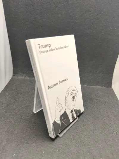 Libro 'Trump: Ensayo sobre la imbecilidad' de Aaron James - miniatura 2