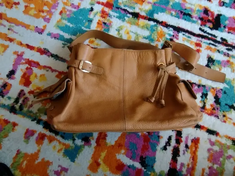 Bolso de cuero marrón con hebillas - 1