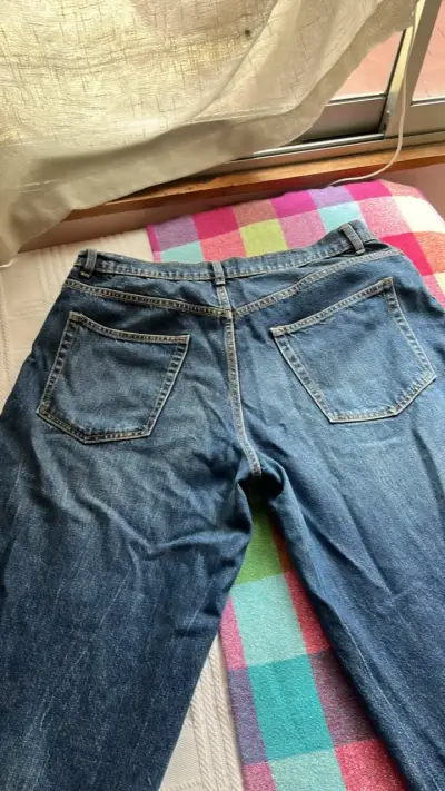 Jeans de mezclilla azul para mujer - miniatura 4