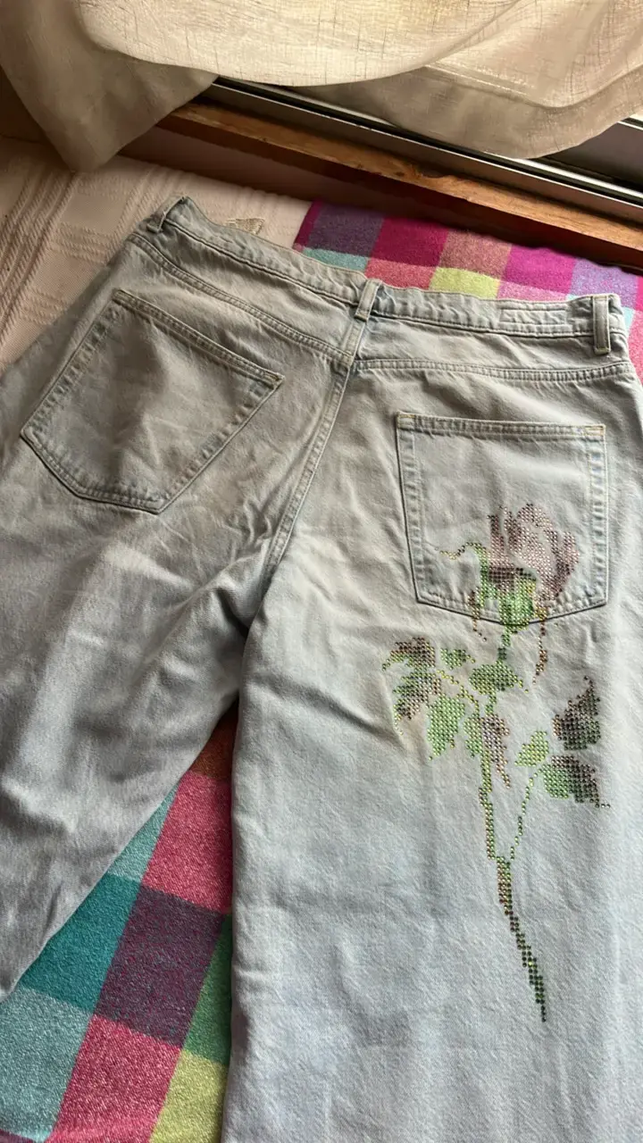 Jeans de mezclilla claro para mujer - 4