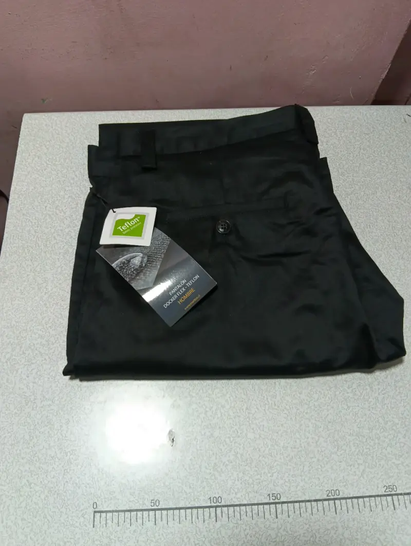 Pantalón de vestir negro para hombre con protección Teflon - 1