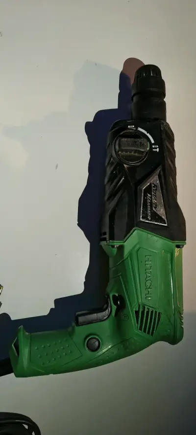 Martillo rotativo Hitachi verde en buen estado - miniatura 1