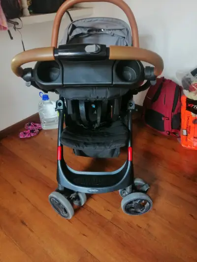 Coche de bebé Cosco plegable con manillar ajustabl - miniatura 1