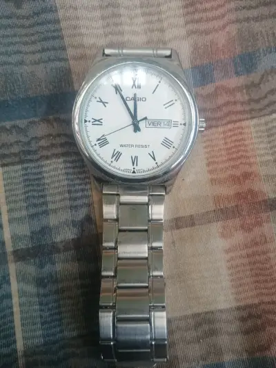 Reloj Casio clásico de acero inoxidable - miniatura 1