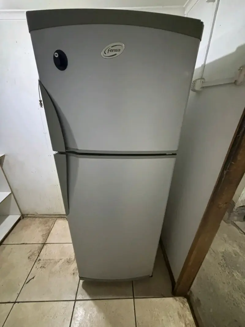 Refrigerador de dos puertas en buen estado - 4