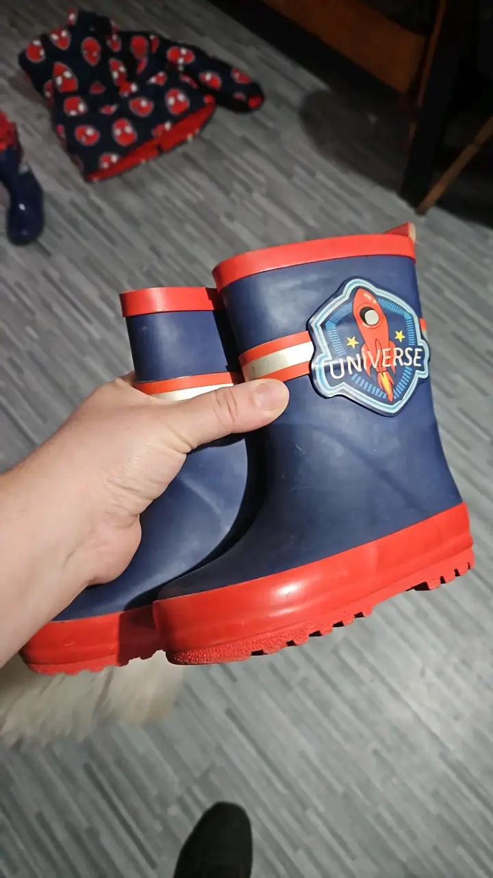 Botas de lluvia infantiles azul y rojo