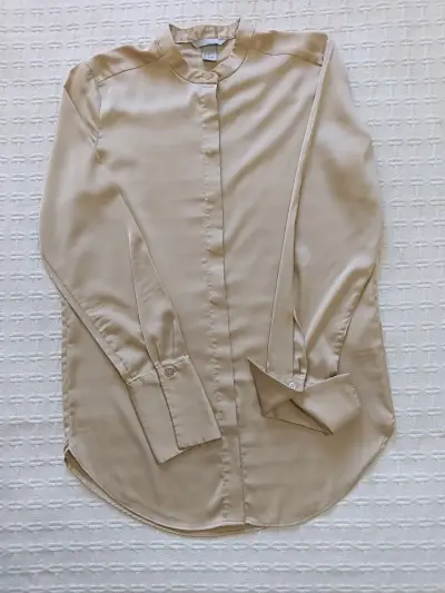Conjunto de blusa beige y pantalón azul para mujer - miniatura 2